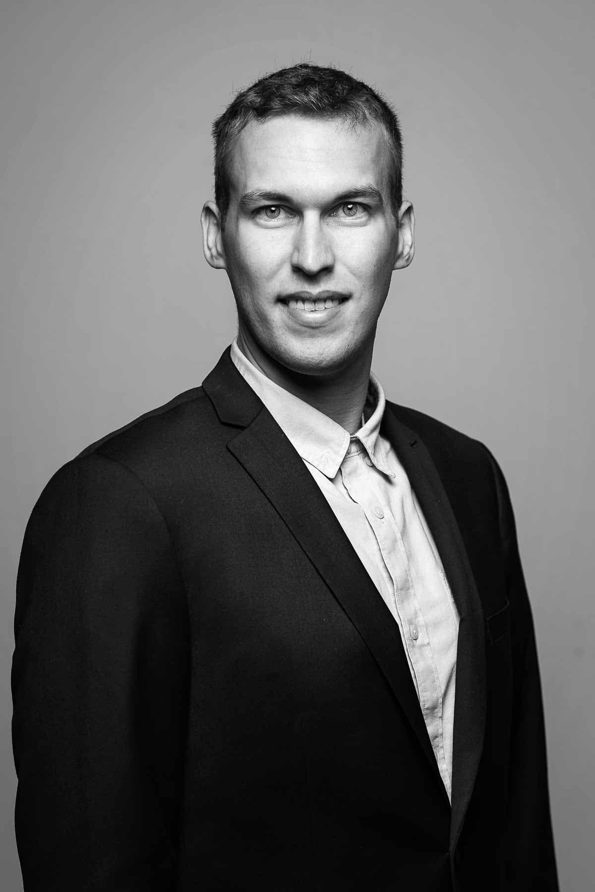 Erhvervsportræt med oprigtigt smil og ægte udstråling Erhvervsportræt med oprigtigt smil og ægte udstråling