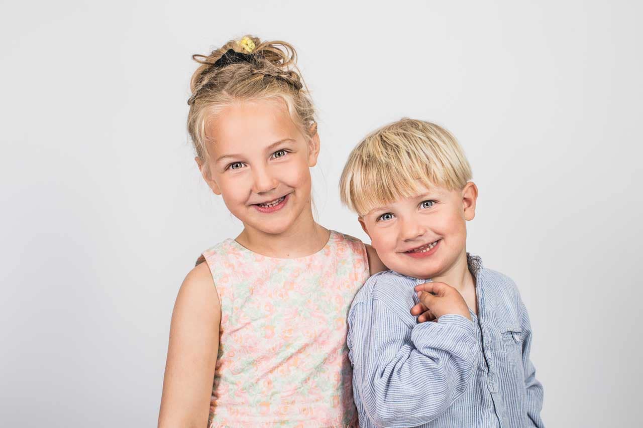 At fotografere babyer og børn er et kæmpe privilegium. At fotografere babyer og børn er et kæmpe privilegium.